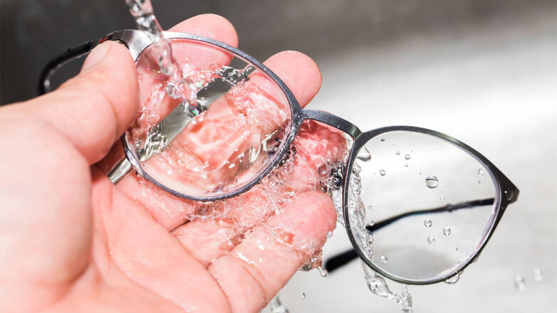 Качество зрения: как правильно очищать очки