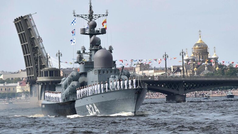 В Санкт-Петербурге прошла тренировка участников парада в честь Дня ВМФ