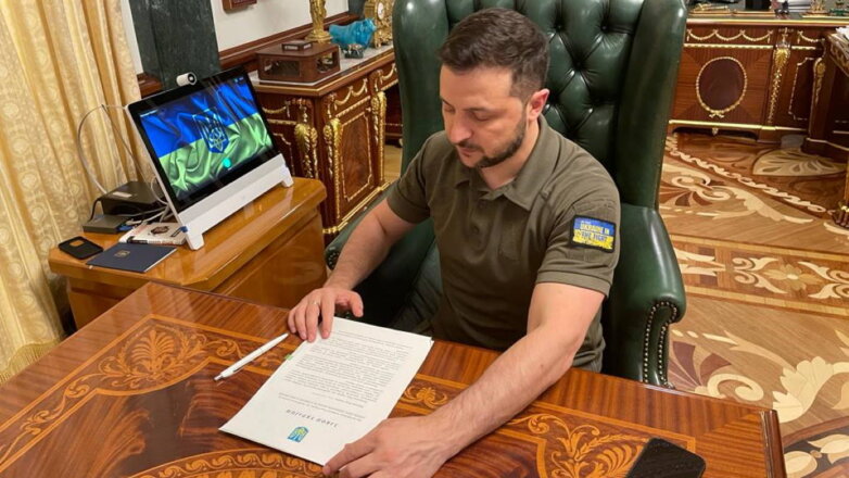 Зеленский уволил генпрокурора и главу СБУ