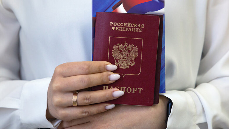 Выдача российских паспортов в Луганске