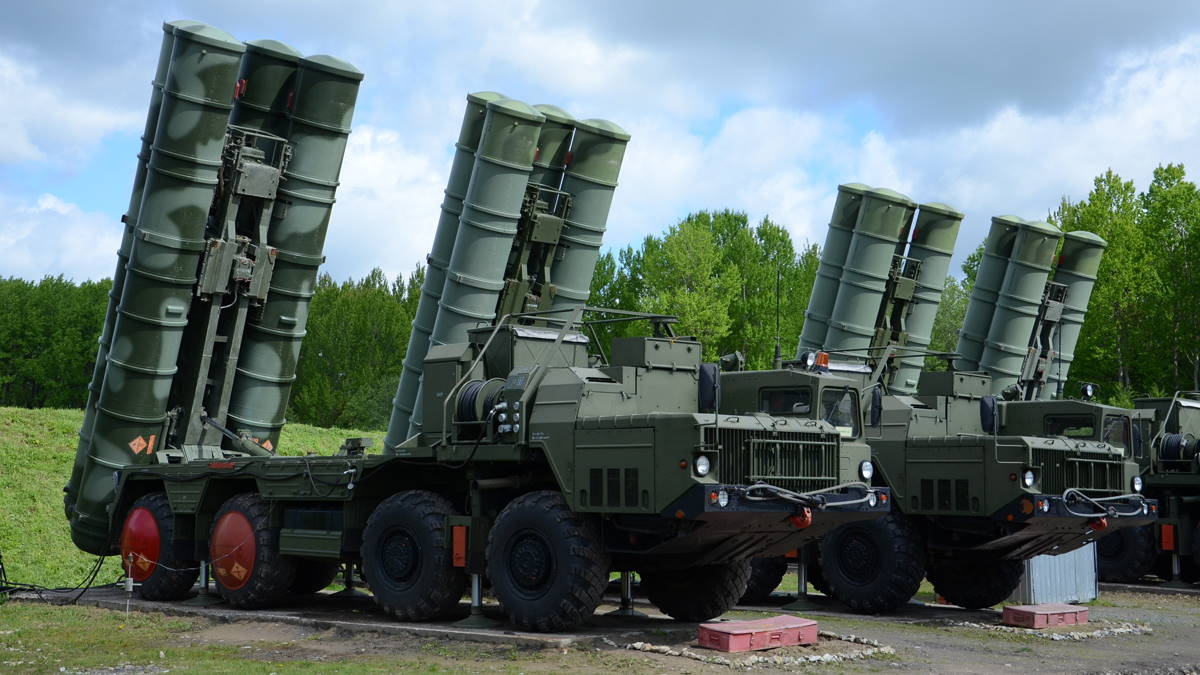 Белоруссия примет на вооружение зенитные ракетные комплексы С-400