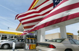 Власти США спрогнозировали снижение средних цен на бензин в стране до $4 за галлон