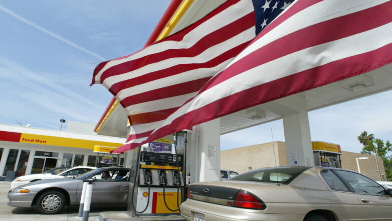 Власти США спрогнозировали снижение средних цен на бензин в стране до $4 за галлон