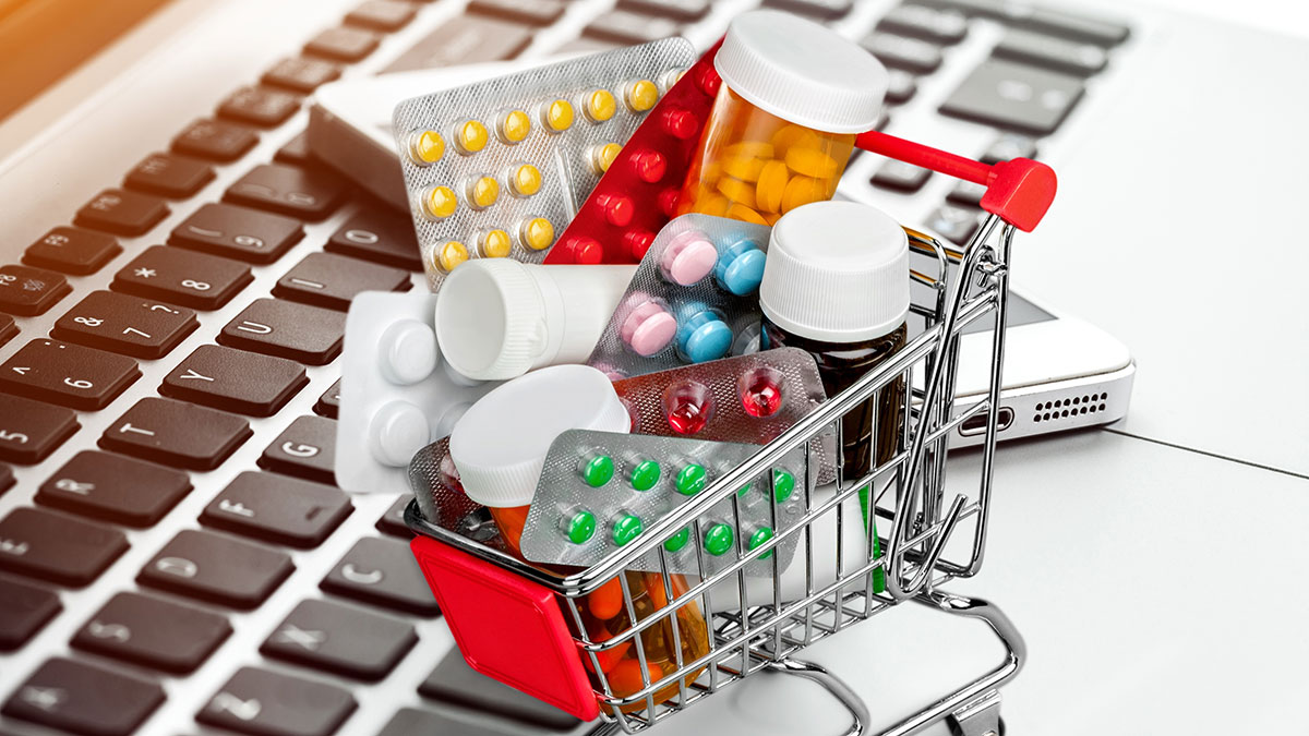 Кабмин РФ одобрил законопроект об эксперименте по онлайн-продаже лекарств по рецепту