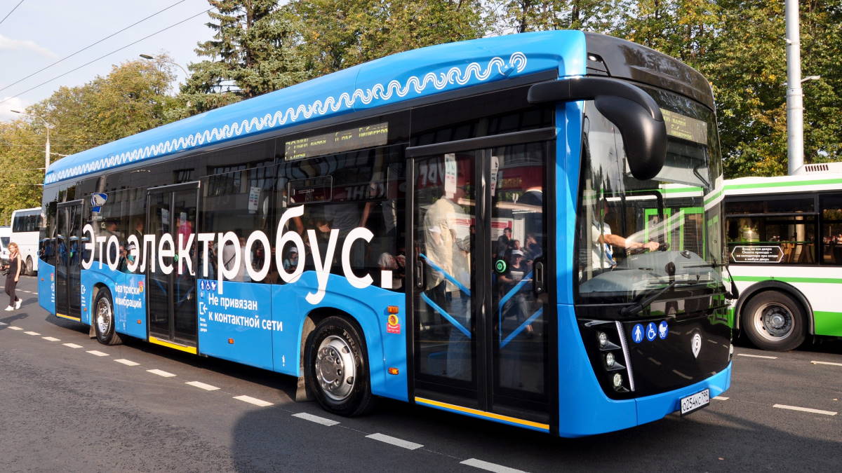 Москва планирует за 5–6 лет перейти на электробусы