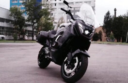 Компания Aurus показала прототип российского электрического мотоцикла Merlon