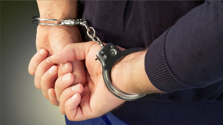 1133133 Мужчина в наручниках арест наручники задержание