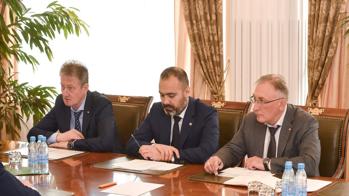Гендиректор УГМК встретился с пермским и омским губернаторами