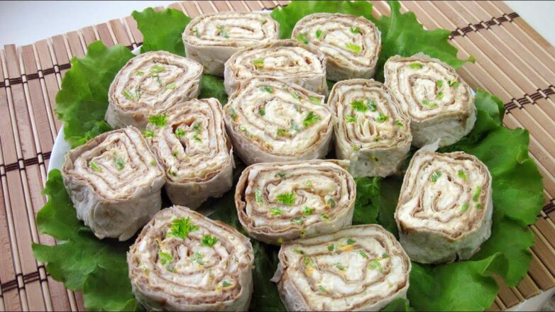 30 минут на кухне: рулет из армянского лаваша с икрой мойвы