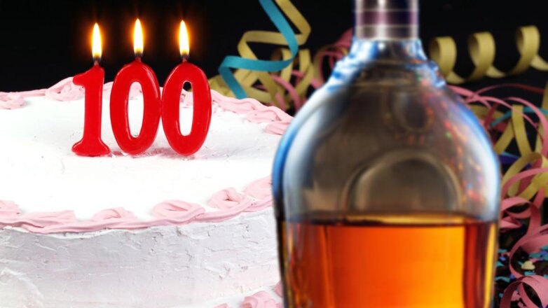 Особый алкогольный напиток оказался "секретом долголетия" 100-летней женщины