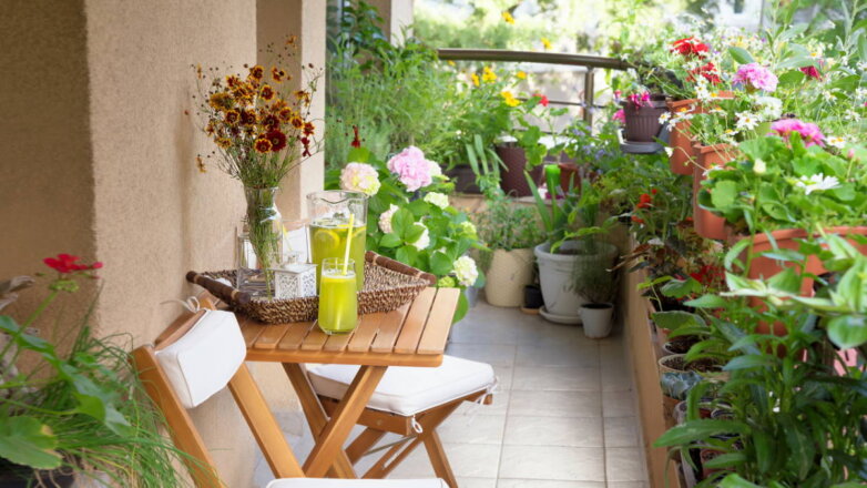 Как сделать уютную зону отдыха на балконе: недорогие и практичные варианты