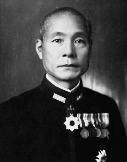 Сражение у острова Саво. Японский адмирал Г. Микава