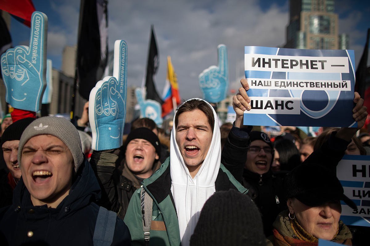 Митинг против изоляции рунета в Москве