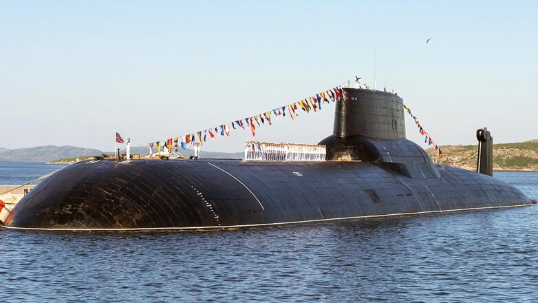 Самый большой в мире атомоход "Дмитрий Донской" решает боевые задачи в море