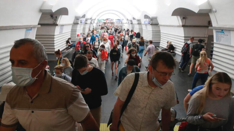 Пассажиры Московского метрополитена