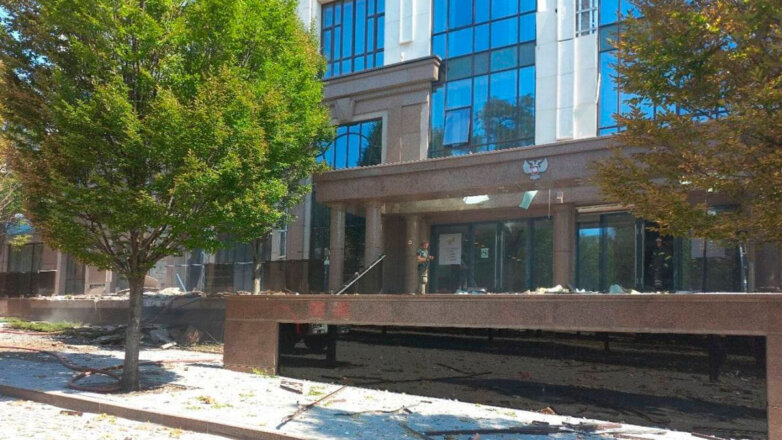 Здание администрации главы ДНР загорелось после обстрела со стороны ВСУ