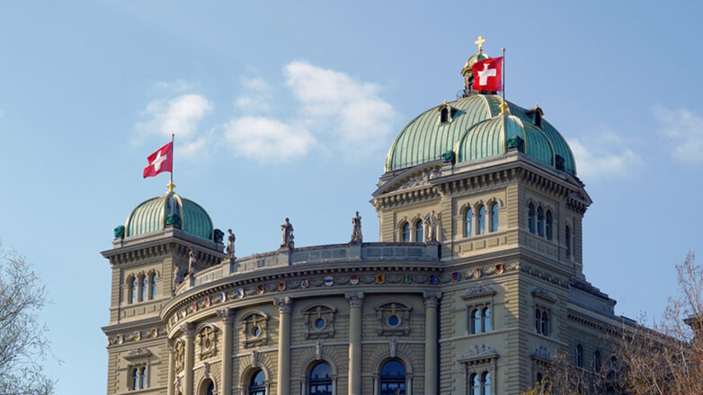 Посольство РФ в Швейцарии потребовало наказать обливших краской церковь в Женеве