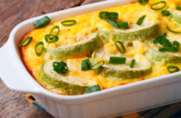 30 минут на кухне: кабачки в духовке с сыром, чесноком и сметаной