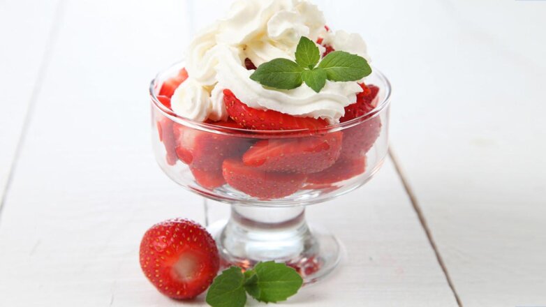 30 минут на кухне: клубника со сливками