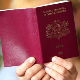 Получившие российское гражданство латыши должны покинуть страну