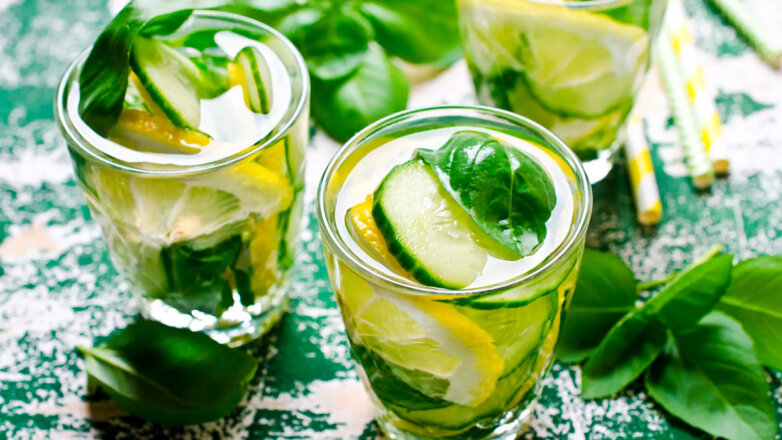 Будем пить: рецепт лимонада из огурца и лимона