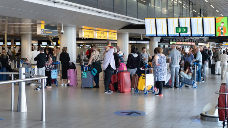 Отпуск-2022: эксперты раскрыли простые способы избежать очередей в аэропортах