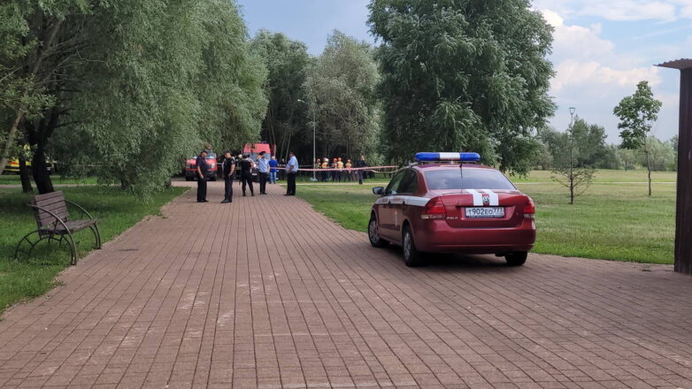 В Москве рабочих смыло в ливневый колодец