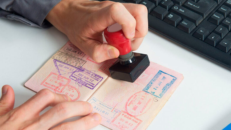 В ЕК высказались о запретах на выдачу туристических виз россиянам