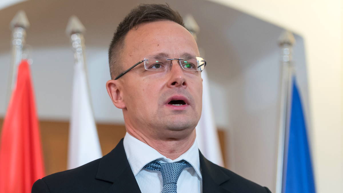 Венгрия оценила вероятность снятия санкций с России