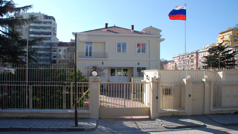 Посольство направило в МИД Албании запрос о задержанных у военного объекта россиянах