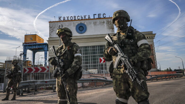 Российские военнослужащие на территории Каховской ГЭС
