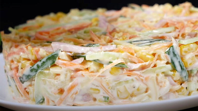 30 минут на кухне: пикантный салат "Венеция" с сыром и корейской морковью