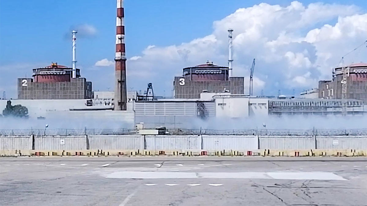 Вид на Запорожскую атомную электростанцию (АЭС)