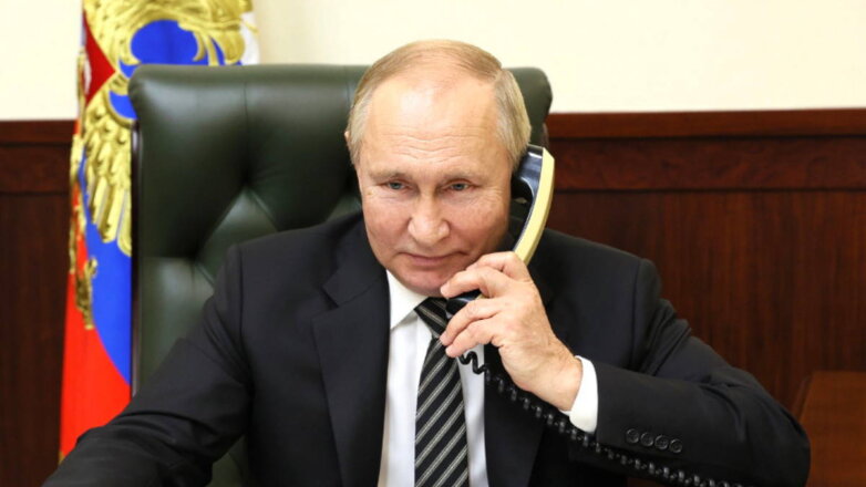 Президент РФ поговорил по телефону с наследным принцем Саудовской Аравии