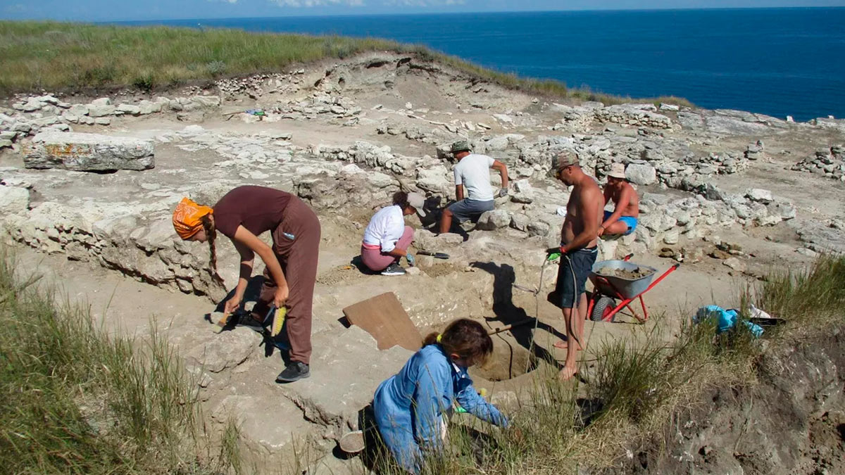 Археологи нашли в Крыму город, оставленный из-за катаклизма