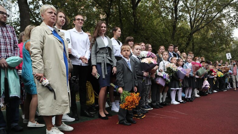 В России предложили сделать 1 сентября выходным днем для многодетных родителей