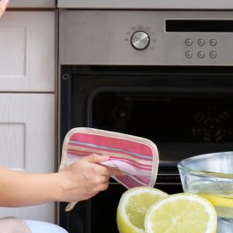 Как легко отмыть духовку: эффективный способ с лимоном