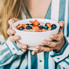 Начните с завтрака: диетолог перечислила 4 полезные привычки для похудения