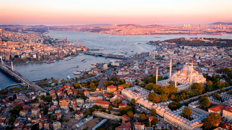 Турция в 5 раз поднимет цены за проход судов через Босфор и Дарданеллы