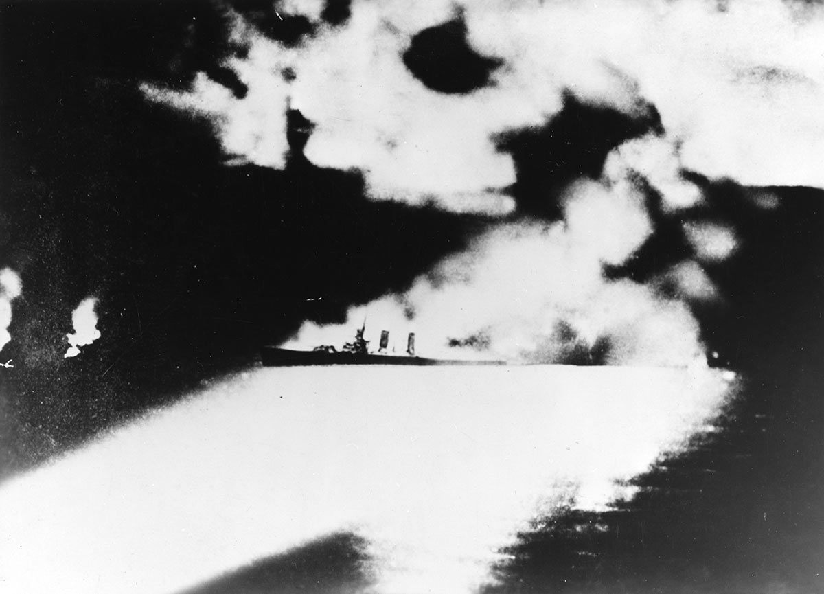 Сражение у острова Саво. Горящий крейсер "Куинси"