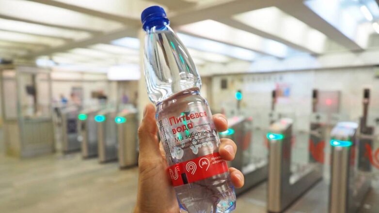 В метро Москвы из-за жары начали бесплатно раздавать воду