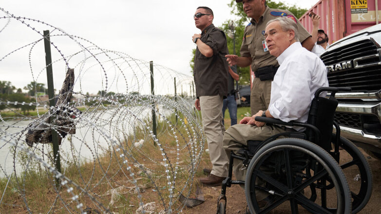Грэг Эббот на американо-мексиканской границе