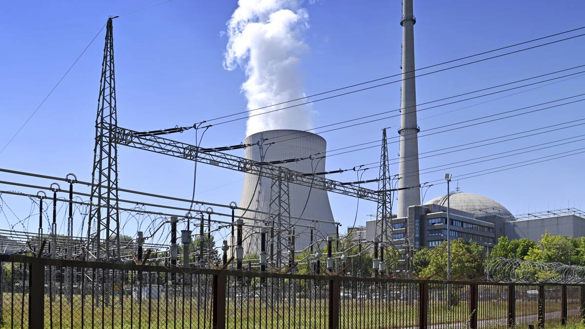 Германия продлила срок эксплуатации двух из трех действующих АЭС