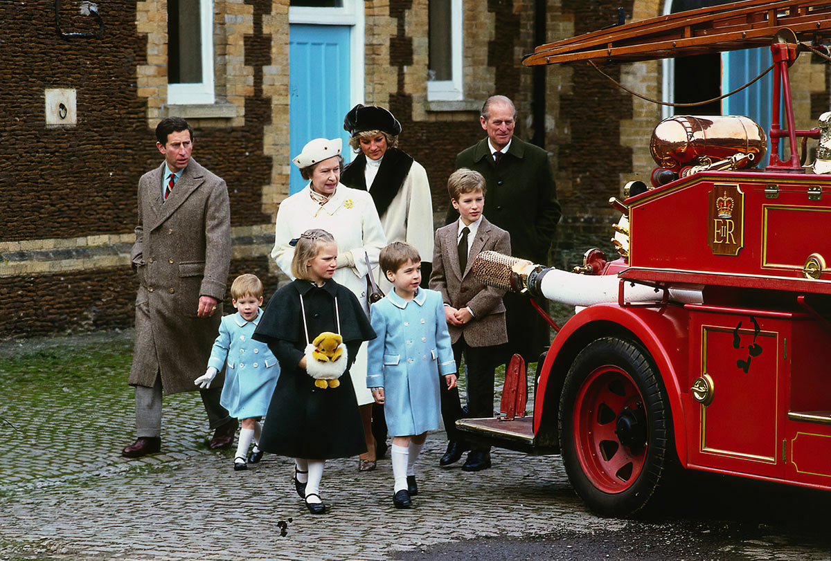 Королева Великобритании Елизавета II с семьей