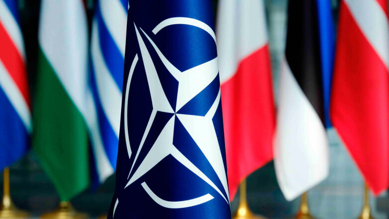 Из-за смерти Елизаветы II все флаги в штаб-квартире НАТО приспустили