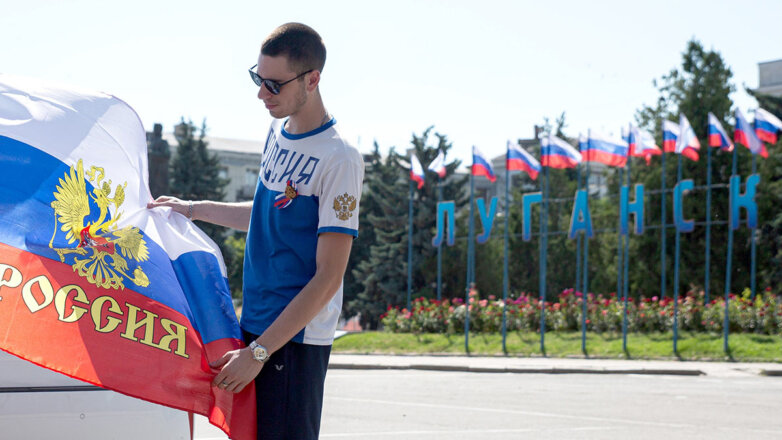 Флаги России в Луганске