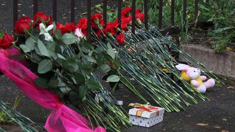 Семьям погибших при стрельбе в школе Ижевска выплатят по миллиону рублей