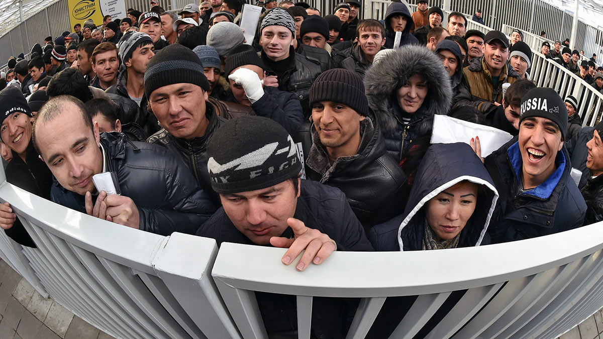 Нужно ли менять ли законодательство из-за притока трудовых мигрантов в Россию
