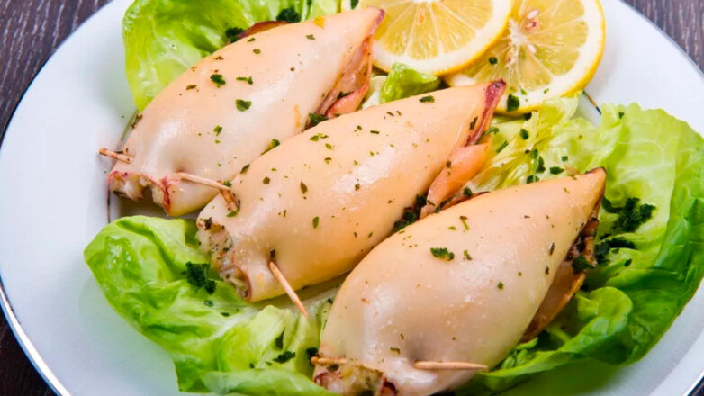 30 минут на кухне: фаршированные сыром кальмары на сковороде