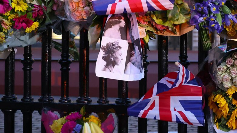 Independent: Лондон допустил ошибку, не пригласив Путина на похороны Елизаветы II